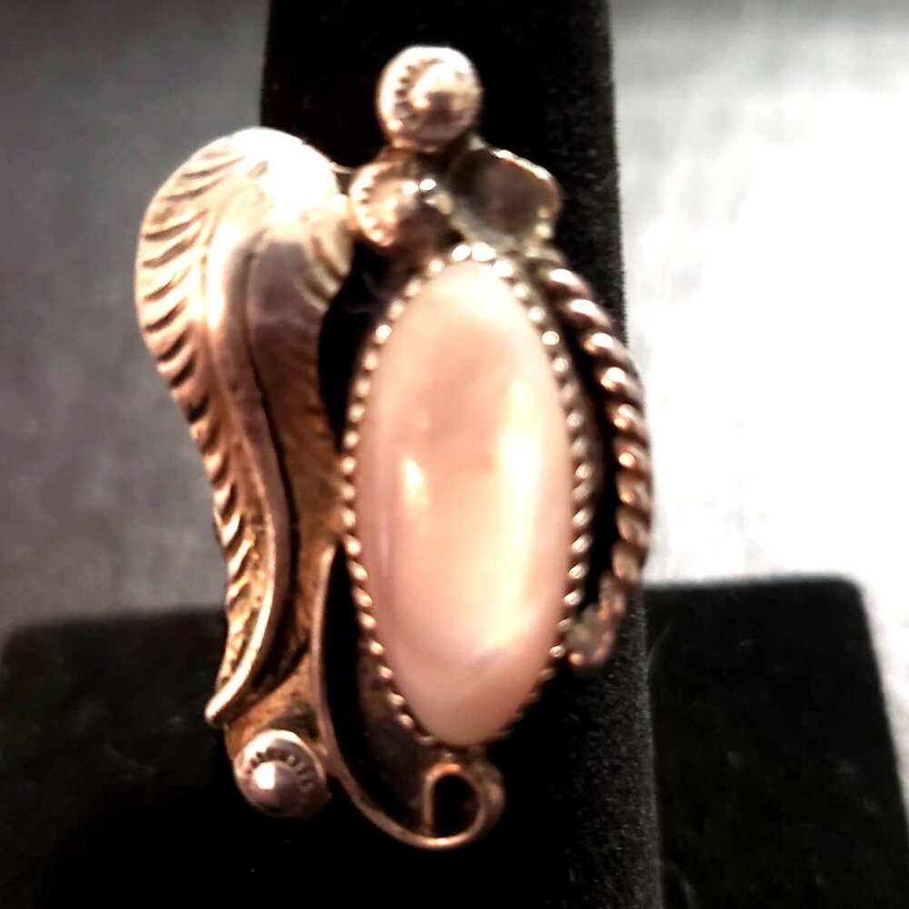 Navajo Mother of Pearl Ring s6.75   (NAR 1437)